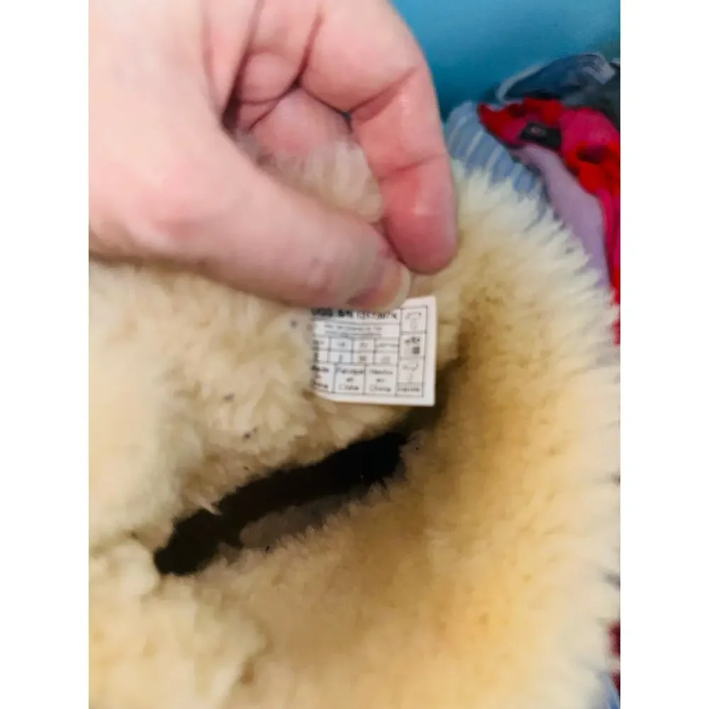 UGG Women's Mini Bailey Bow II boots in the chestnut color kids size 3 - Picture 6 of 6